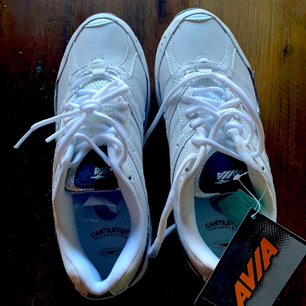 AVÍA.  MEN’S TENNI SHOES   Size 7. NEW. White/Navy